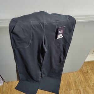 Women's Black Straight Leg Yoga Pants With Pockets